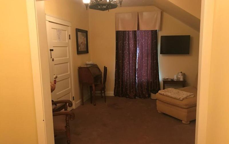 Ye Olde English Inn Hollister 外观 照片