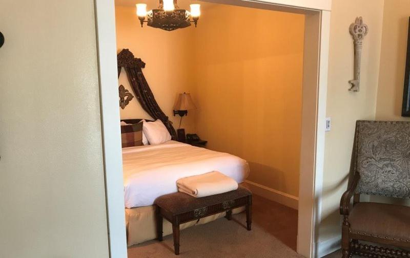 Ye Olde English Inn Hollister 外观 照片